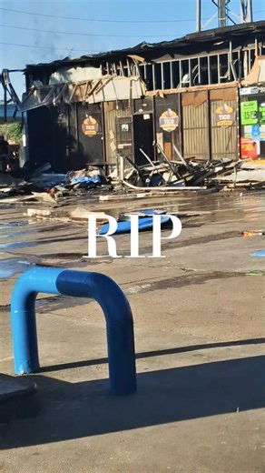 🔥 The aftermath the fire #esquemi #fire #northhouston #fuego #outdoorfire #valero #rip #houseonfire