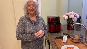 Air Fryer Week continues with a delicious fish recipe that is perfect for keepin' those New Year resolutions—my Air Fryer Maple-Glazed Salmon with Pineapple Salsa: https://www.pauladeen.com/recipe/air-fryer-maple-glazed-salmon-with-pineapple-salsa/ Shop Paula Deen Air Fryers here: https://amzn.to/3msdxi3 Shop Paula Deen's Air Fryer Cookbook here: https://pauladeenshop.com/products/paula-deens-air-fryer-cookbook | Paula Deen