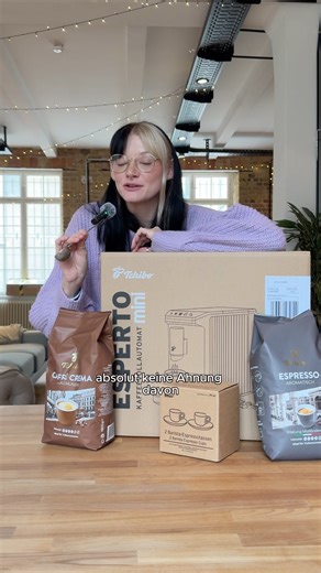 Vom Coffee-Lover zum Coffee-Pro? ☕️ In unserem "Projekt Kaffee" stellt sich Chiara genau dieser Herausforderung. Heute geht's los: Folge 1 - die erste Kaffeemaschine. 💫 https://fcld.ly/projekt-kaffee-espertomini | Tchibo