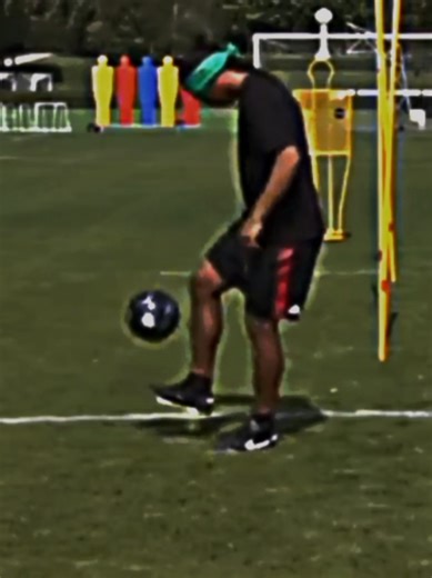 Ronaldinho Gaucho's Incredible Juggling Skills