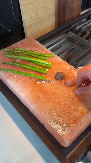 188K views · 2.8K reactions | Steak on a Himalayan salt block 數蓼#cooking #food #saltblock #saltblockcooking #reels | Sam Jose | Facebook