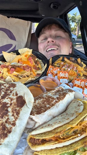 Taco Bell Volcano menu gonna make me erupt🌋 #mukbang #mukbangeatingshow #crunchy #mukbangfoodie #fyp