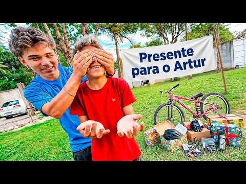 Gusta surprised Artur with a gift.