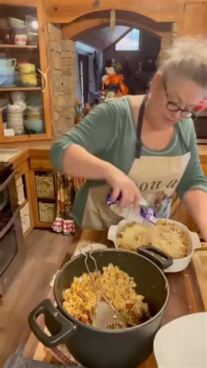 HEARTY ITALIAN SAUSAGE BAKE Farm Cooking With Nan Making some good comfort foods for this fall weather! I hope you enjoy ♥️Nan #ItalianSausage #ComfortFood #Ovenbake #StickToYourRibs #EasyMeals #justforyou #farmcookingwithnan | Farm Cooking with Nan