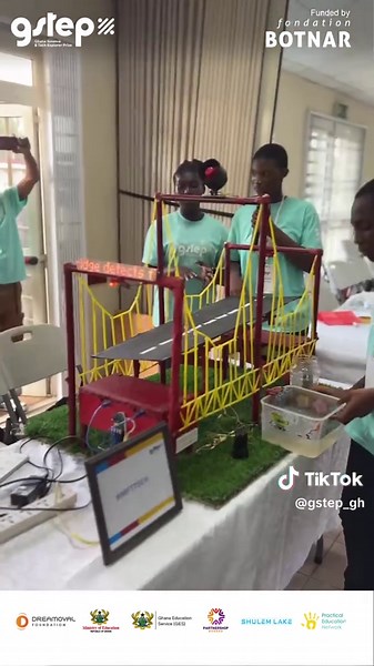 The teams are showcasing how their prototypes work, and it's truly amazing to see young people developing such innovative solutions. The future is indeed bright!🥳 #GSTEP #GSTEP2025 #GSTEPChallenge #BeSTEMPowered #STEMeducation