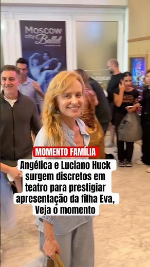 Angélica e Luciano Huck surgem discretos em teatro para prestigiar apresentação da filha Eva
