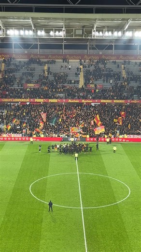 Le clapping mené par le buteur : Ismaëlo Ganiou ! 👏🏻 #rclens #RCLRCSA | But! Lens