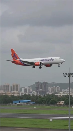 Akasa Air Boeing 737 MAX Low Approach and Landing!