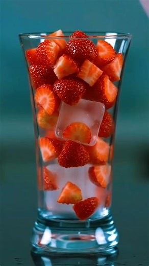 Strawberry milkshake 🍓🥂😋