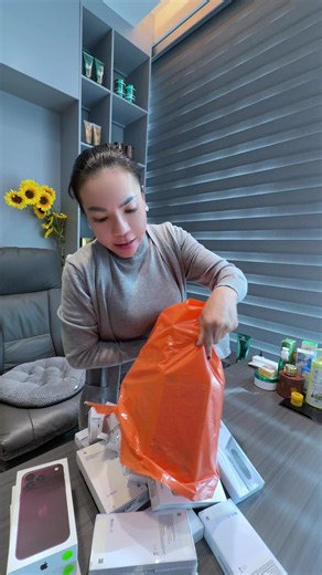 ហ្វេនដែលអត់ទាន់បានដាក់ខមិនមកចែចូលឆែកមើល