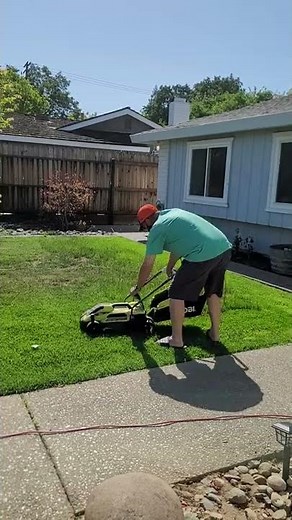 Ryobi 13 inch Electric Lawn mower in ACTION!