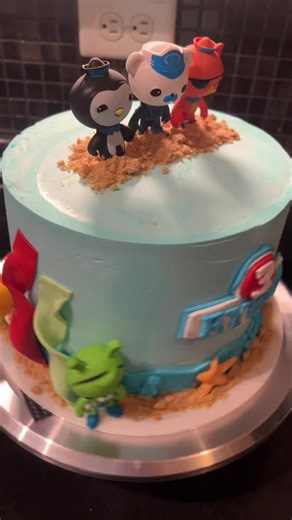 Octonauts Themed birthday cake🪸🌊🐚 small *transparent moment* fondant is definitely not my strong suit but this little fondant piece came out out really pretty this was also my first time using Swiss meringue buttercream on a full cake and let’s just same I LOVE it ##cakedecorating##trialanderror##swissmeringuebuttercream##3