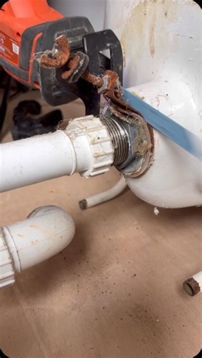 Matthew Marciniak on Instagram: "How to replace a basin waste without silicone! #asmr #asmrsounds #plumbing #toolbag #pipes #tools #cleancopper #plumbertools #pressfit #soldering #copper #handtools #work #diy #howto #plumber"