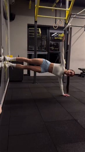 Bargain Amy Adams | Just my normal everyday stretch! OG video: @kris_chayka_ | Instagram