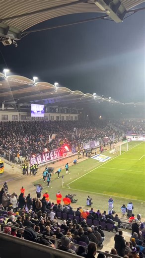 17K views · 867 reactions | ⚽️ 01.12.2024, 19:30 Uhr - OTP Bank Liga  Újpest Budapest - Ferencváros Budapest 0:0 Zuschauer: 10.270  Ferenc-Szusza-Stadion, Budapest  Megyeri út 13, 1043 Budapest ️ℹ️ Das Stadion hat eine Kapazität von 13.501 Plätzen. #ujpestfc #ujpest #otpbankliga #derby #fans #pyrotechnics #pyrotechnik #derbi #footballfans #nopyronoparty | groundhopping-germany | Facebook