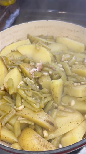 177K views · 3.7K reactions | How I make fresh garden half runner green beans! #mountaincookinwithmissy #gardengreenbeans #gardenfood | Mountain Cookin’ with Missy | Facebook