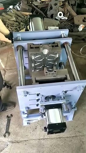 Simple aluminum alloy casting machine (auto parts production)