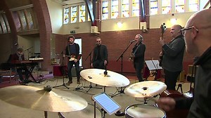 Arno Adams presenteert zondag zijn nieuwe album Vogel bij Poppodium Grenswerk. Wij waren al even bij Arno op bezoek. | Omroep Venlo