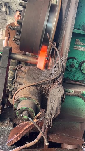 Make in China Unseen Labor in Summer Heat – Forge Workers’ Life #machine #factory #process #stamping #forging #manufacturer #producer #technology #industrial #iron #blacksmith #fblifestyle | Inside the factory