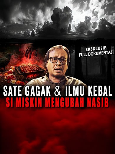 Simak kisah Mas Agus di tahun 2000 yang menguak aksi nekat “jual sate gagak” demi kekayaan instan, setelah ia dan sahabatnya, Asep, mengikuti petunjuk Majalah X dan arahan seorang kuncen di Alas Tomo. Mereka menyiapkan syarat-syarat ganjil, menyembelih gagak, lalu memborgol pergelangan satu sama lain di tengah kuburan tua pada malam Jumat agar mental tak runtuh saat ritual dimulai. Begitu mantra pembuka dilantunkan, angin mendadak menggila seperti mengurung area makam, dan satu per satu sosok ta