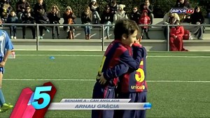 [GOALS] Five more brilliant academy goals http://ow.ly/HGPLy Cinc gols extraordinaris del futbol formatiu http://ow.ly/HGPmE Cinco goles extraordinarios del fútbol formativo http://ow.ly/HGPD9 #goals #fcbarcelona #skillsfcb | FC Barcelona