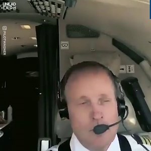 223K views · 842 shares | An experienced pilot shows how quickly he can switch to an oxygen mask in case of an emergency 勞 | UNILAD Tech | Facebook