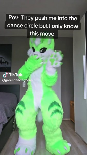 Hitting wild dance moves this time #alien #aliencat #cat #furry #fursuit