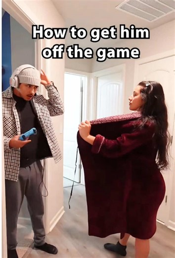 How to get your man to come to bed 😱👀🤣😂#family #couple #laughter #funnyvideos #usa