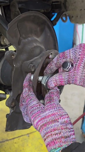 how to change wheel stud #automotive #mechanic