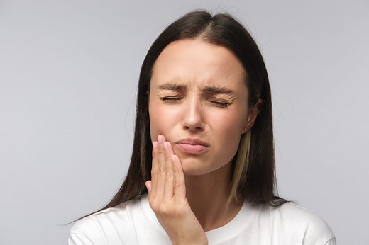 Fourmillements du visage : causes et traitements