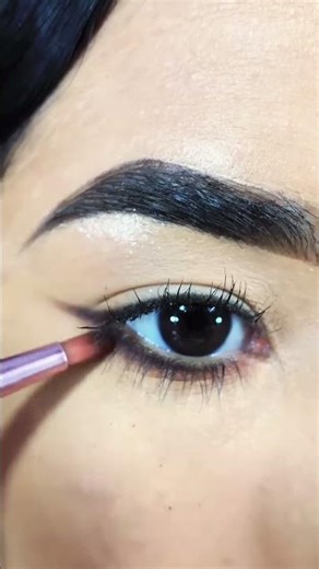 How to Achieve Subtle Bridal Eye Makeup for Modern Brides