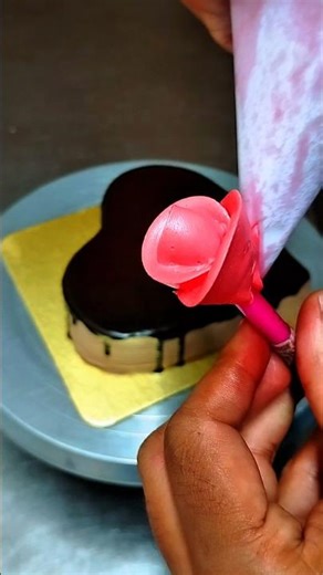 Easy way to decorate Love Chef chocolate cake