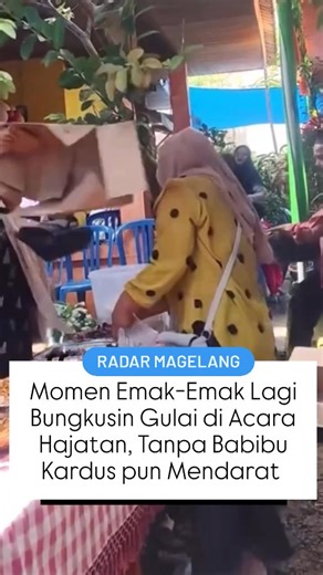 Jawa Pos Radar Magelang on Instagram: "Momen emak-emak baju kuning niatnya mau masukin gulai buat dibawa pulang dalam plastik. Tapi aksinya ketahuan dan langsung ditegur dengan cara begini. Barangkali si emak baju kuning ingat anaknya di rumah belum makan... Penjaga makanan di acara hajatan itu sungguh tegas. Kardus bekas air mineral langsung dilayangkan ke wajah si emak baju kuning... plakkkk Bungkusan gulai itu pun diminta dan dikembalikan ke tempatnya. Hayo, siapa yang di kondagan serinng bun