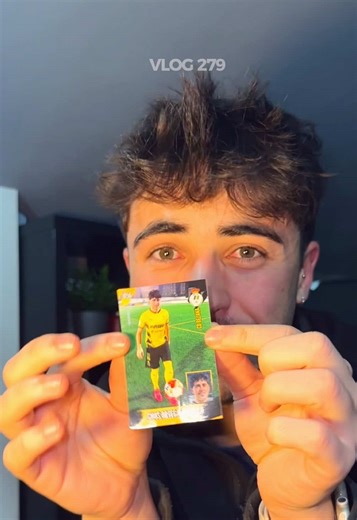 Mi cromo 🤩 Alguien quiere una firma? P.D.: para lo haters de Eclipse, que sepais que ya he desinstalado intelliJ, ni un día ha durado 😁 #cromo #laliga #intelliJ #chusito #españa