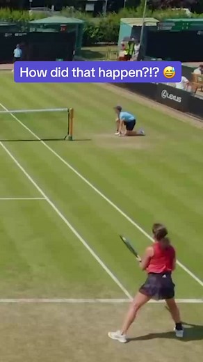 Yes, you saw that correctly 👀 (via @wta) #tennis #oops #funny #wta