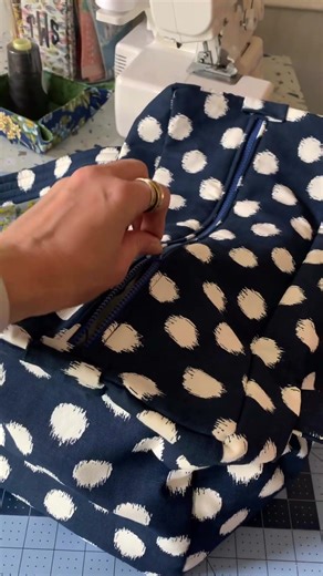 The EASY Duffel Every Sewist Needs! 🧵🔵 | Bag 78