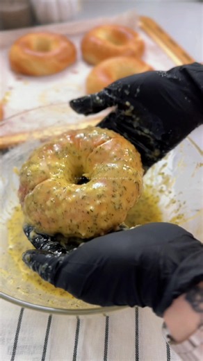 Bagel Cream Cheese Garlic Bread Recipe in 55 Seconds