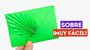 Hoy nos enseñan a hacer un sobre de origami muy bonito y elegante utilizando una hoja de papel, si tan solo una única hoja de papel. Te parecerá raro, pero solo vamos a utilizar un papel y no vamos a necesitar ni pegamento ni tijeras.