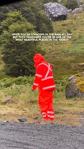 Shout out to this dancing road worker who has been entertaining our Milford Sound tours this week 😂👋 The heroes of the Milford Road - The Milford Road Alliance - are currently completing some road works along the Milford Road to do some crucial resurfacing work during the warmer months. This particular worker was given the job of standing alongside the road and making sure the traffic was flowing as it should as per the temporary one way systems 🚘 But standing in the rain certainly didn’t dam