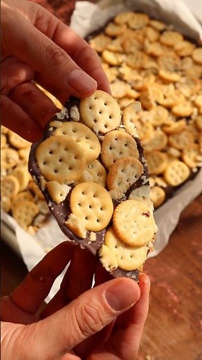 Chocolate Peanut Butter Ritz Cracker Bark | Snack Attack