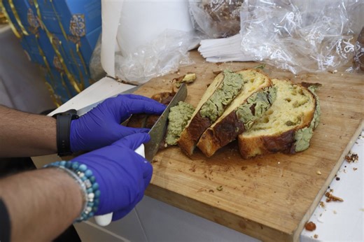 Mann isst zu Weihnachten ein Stück Panettone – kurz darauf ist er tot