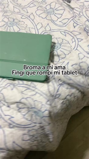Broma a mi ama con tablet rota