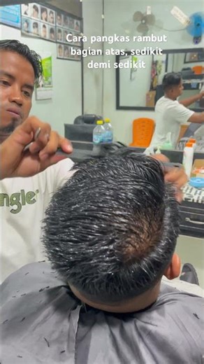 Cara baru pangkas rambut atas pakai gunting #pangkasrambut #barbershop #barber #shorts #viralvideo