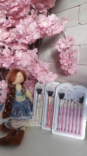 Aqui no Ateliê Mônica Costa você encontra todos os materiais para fazer um rostinho perfeito na sua boneca, com os nossos gabaritos você nunca mais vai errar Para saber mais dos nossos produdos para rostinho é só entrar no link 👇 https://www.ateliemonicacosta.com.br/rostinho-de-boneca (Copie e cole este link em uma nova aba) | Atelie Mônica Costa