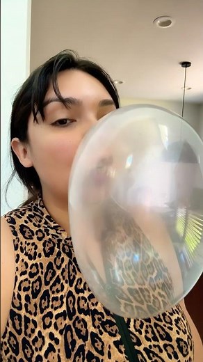 BUBBLE GUM ASMR | blowing HUGE bubble gum popping sounds #asmr #bubblegum