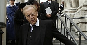 Veteran British broadcaster David Frost dies at 74