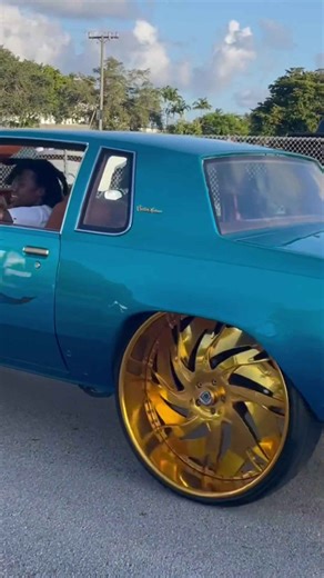 Oldsmobile Cutlass tuckin gold 30”s