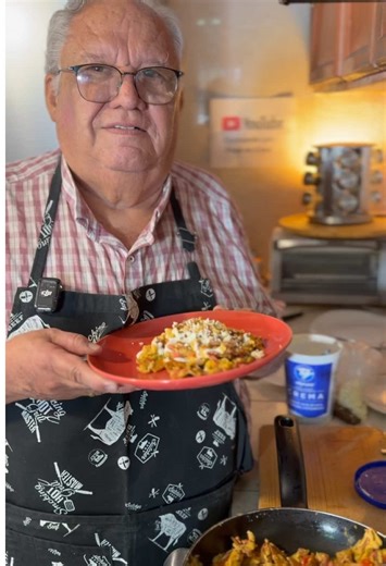 🔥DESAYUNO ECONÓMICO Hoy te comparto una receta de desayuno rico, diferente y accesible, ajustado al costo real de los ingredientes (recuerda que los precios pueden variar según tu ciudad o país): 🥚 $14.00 – 400 g de huevo 🍅 $10.00 – 230 g de jitomate 🧅 $1.00 – 1 cebolla 🌶 $1.00 – 2 chiles serrano 🌮 $2.00 – 4 tortillas 🫒 $6.00 – Aceite 🧂 Sal (generalmente ya la tenemos en casa) 🌿 Pimienta (generalmente ya la tenemos en casa) 💰 Total : $34.00 pesos al día de hoy 2 de marzo 2026 🍽 Rinde 