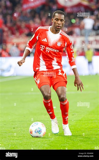 2026.04.11 xfsx Fussball 1. Bundesliga FC St. Pauli - FC Bayern Muenchen v.l. Nicolas Jackson (FC Bayern Muenchen ,11) (DFL regulations prohibit any use of photographs as image sequences and/or quasi-video. (Photo by HMB Media/Fernando Soares/Sipa USA Stock Photo - Alamy