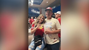 Philly sports fans who connected over a slice of pizza go on 1st date